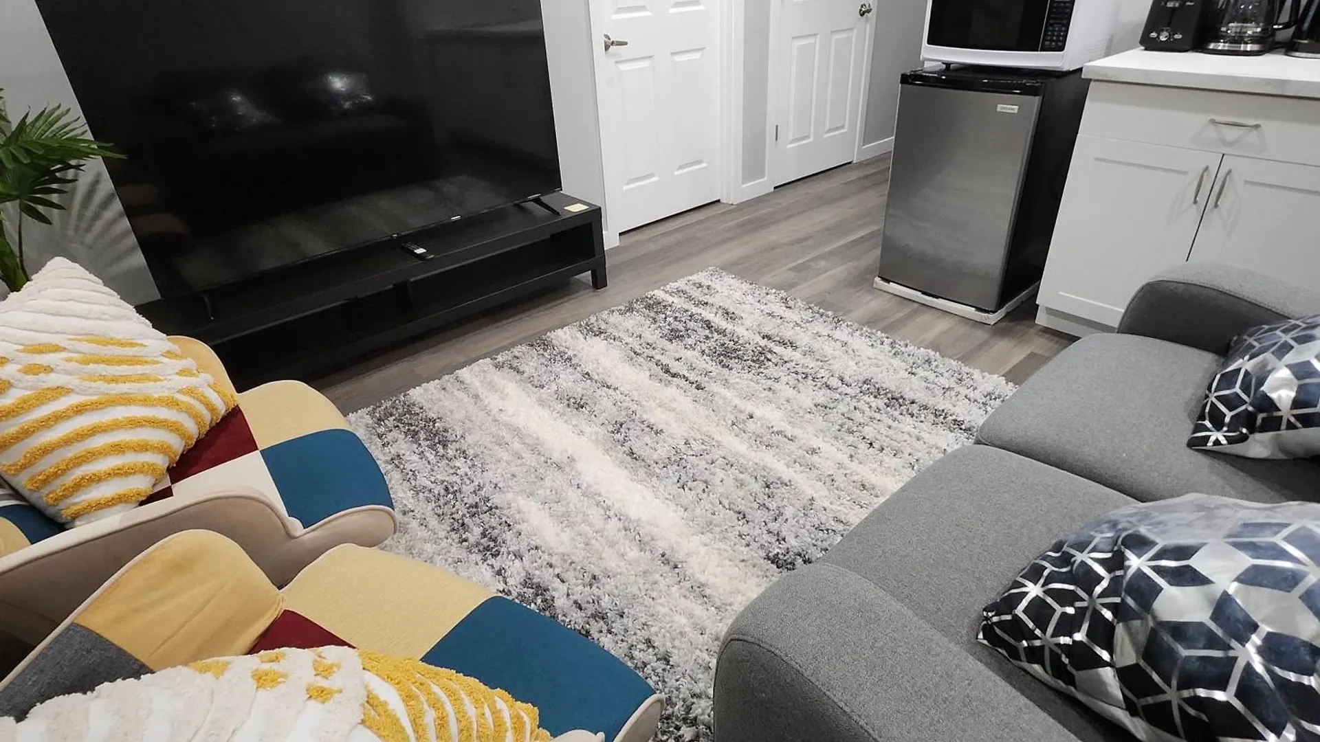 Πανσιόν Entire Basement Suite With Private Entrance Γουίνιπεγκ Καναδάς