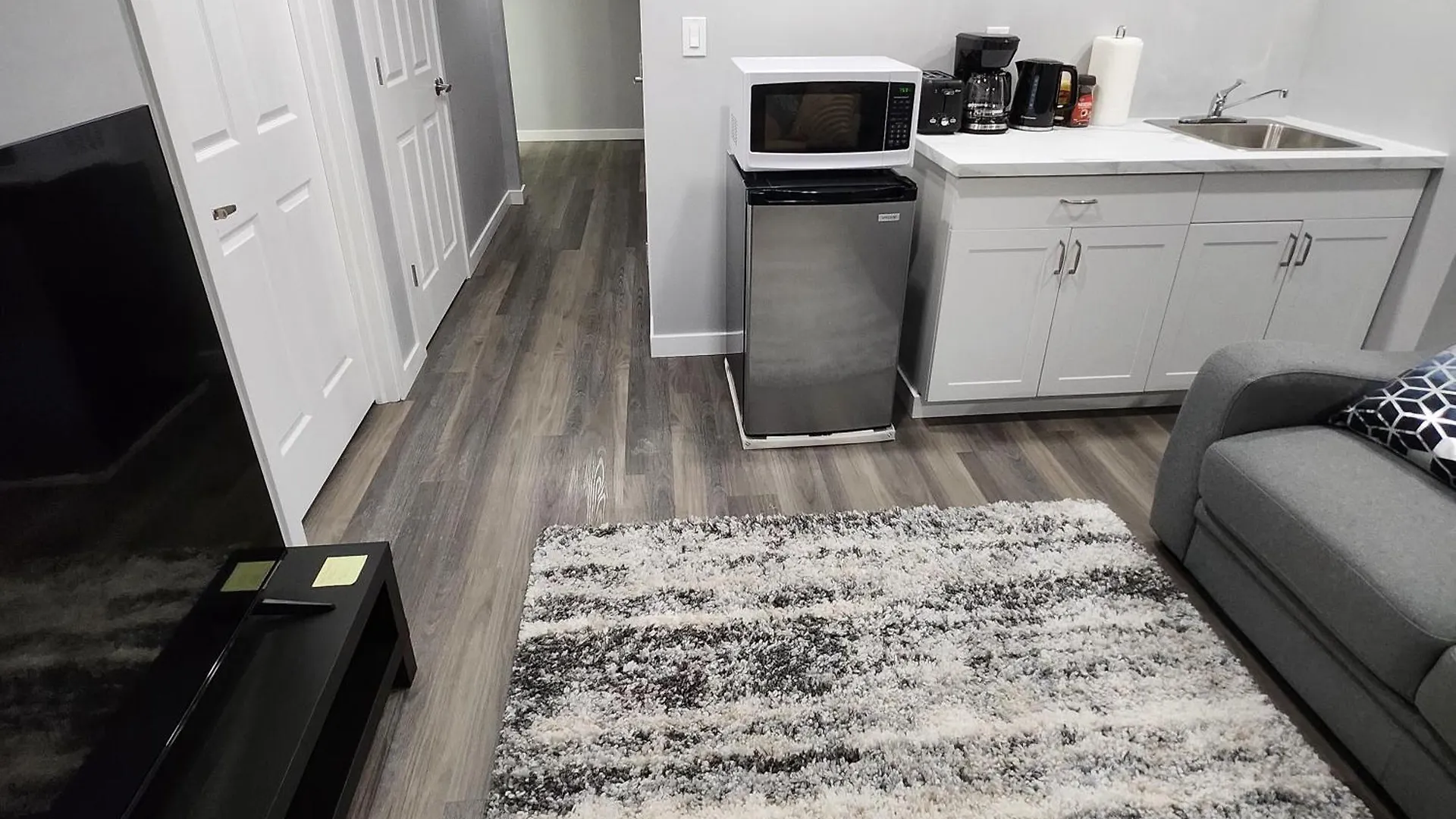 Entire Basement Suite With Private Entrance Winnipeg 0*,  Canada